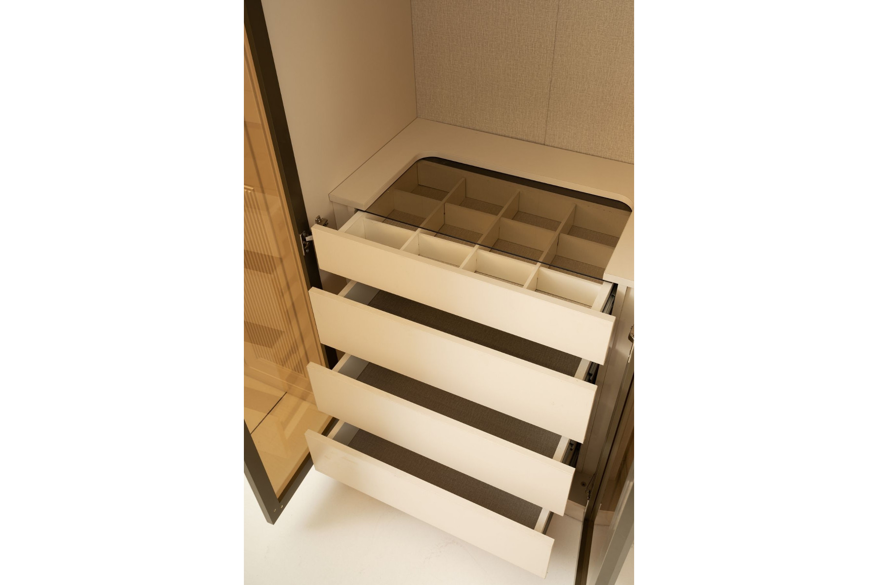 Teresa 6 Kapılı Reflekte Camlı Gardırop 