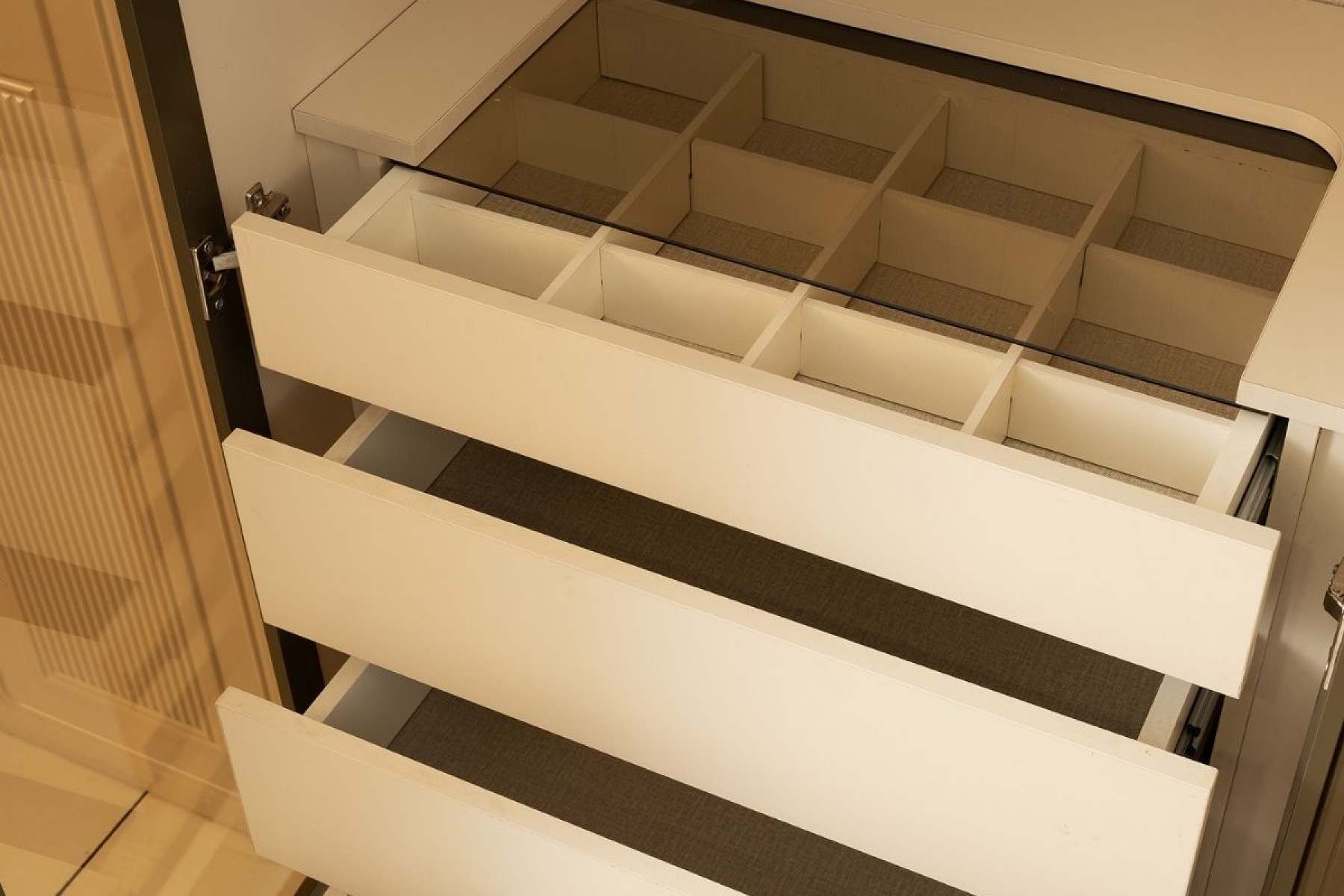 Teresa Reflekte Camlı Köşe Gardırop 