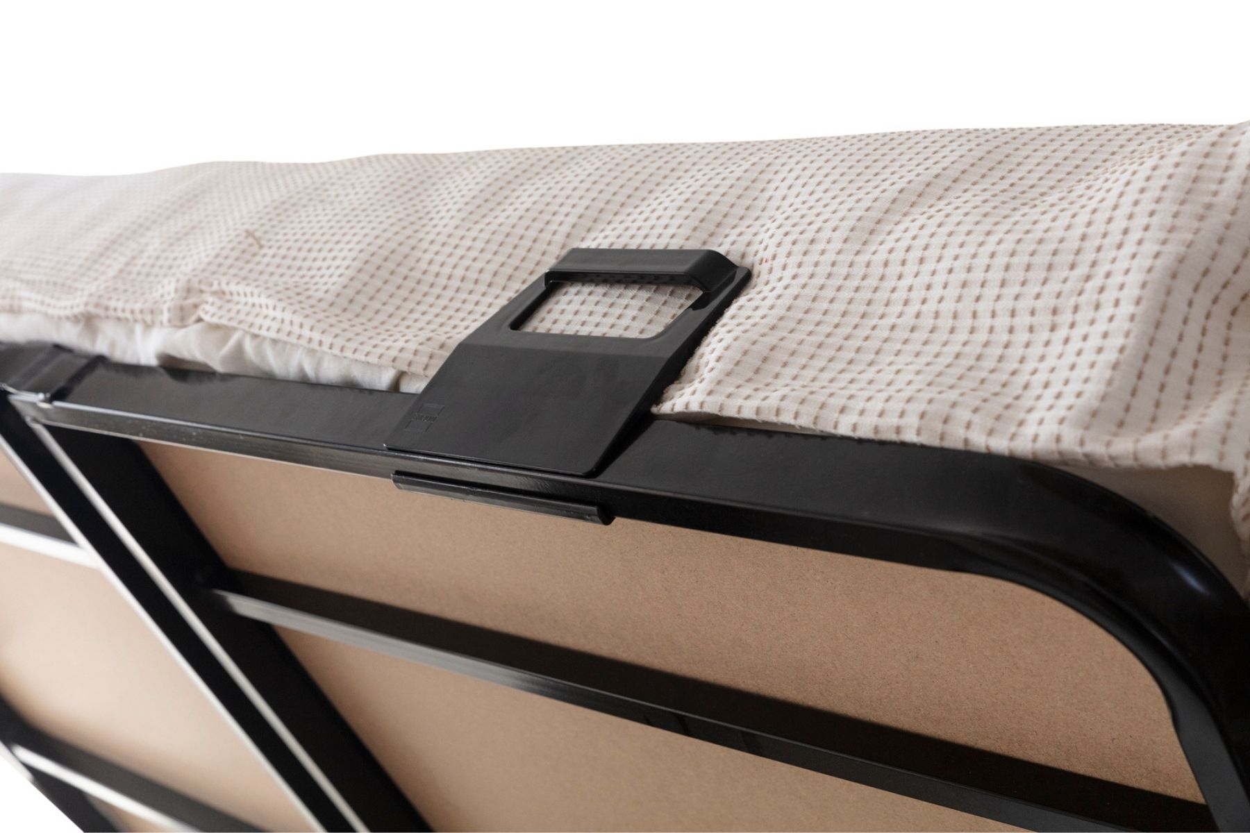 Estera Bazalı Karyola