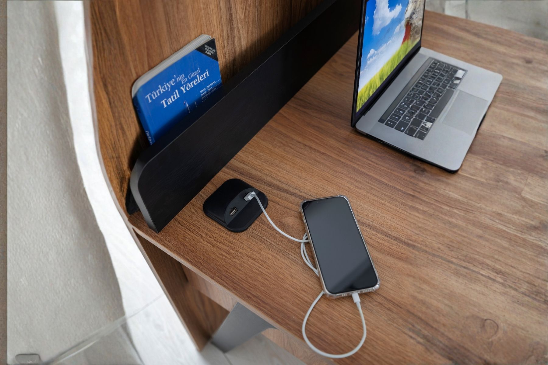 Pera Yazı Tahtalı Çalışma Masası