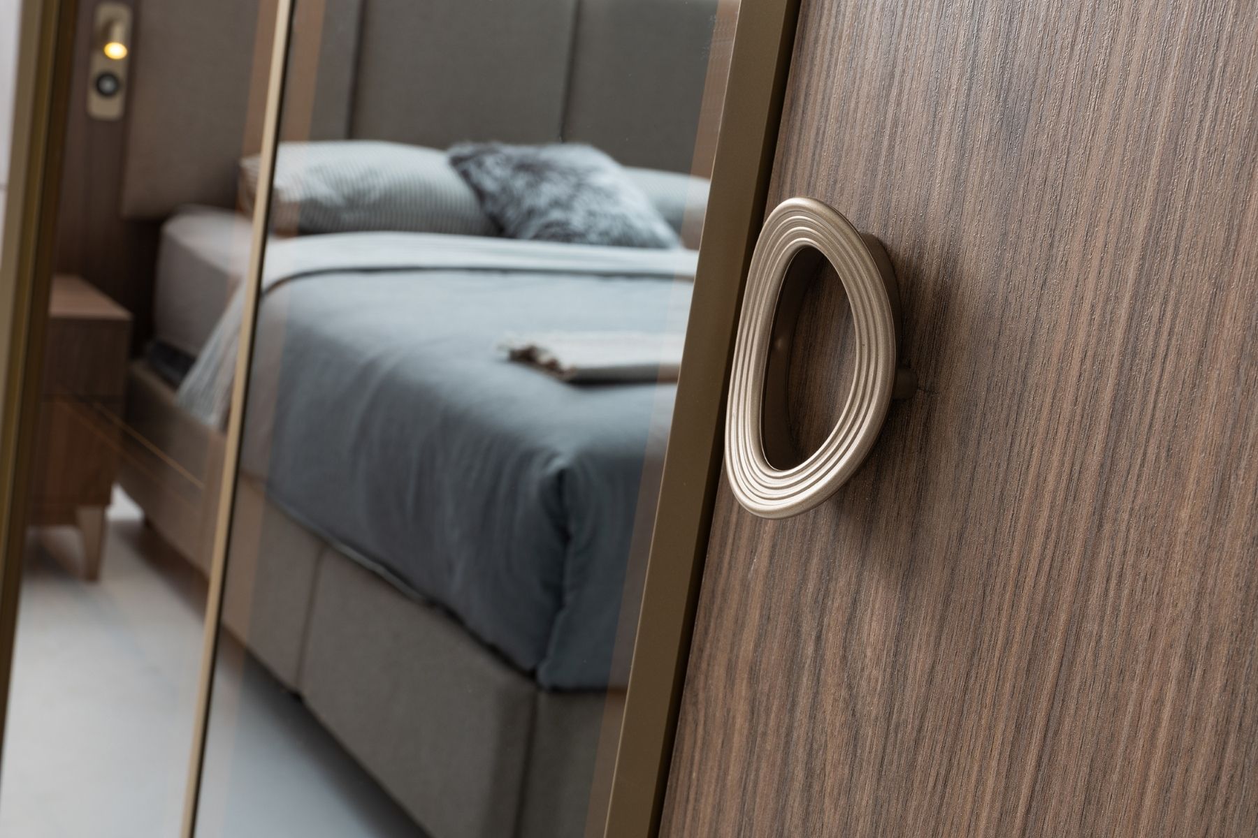 Nora 6 Kapılı Gardırop 