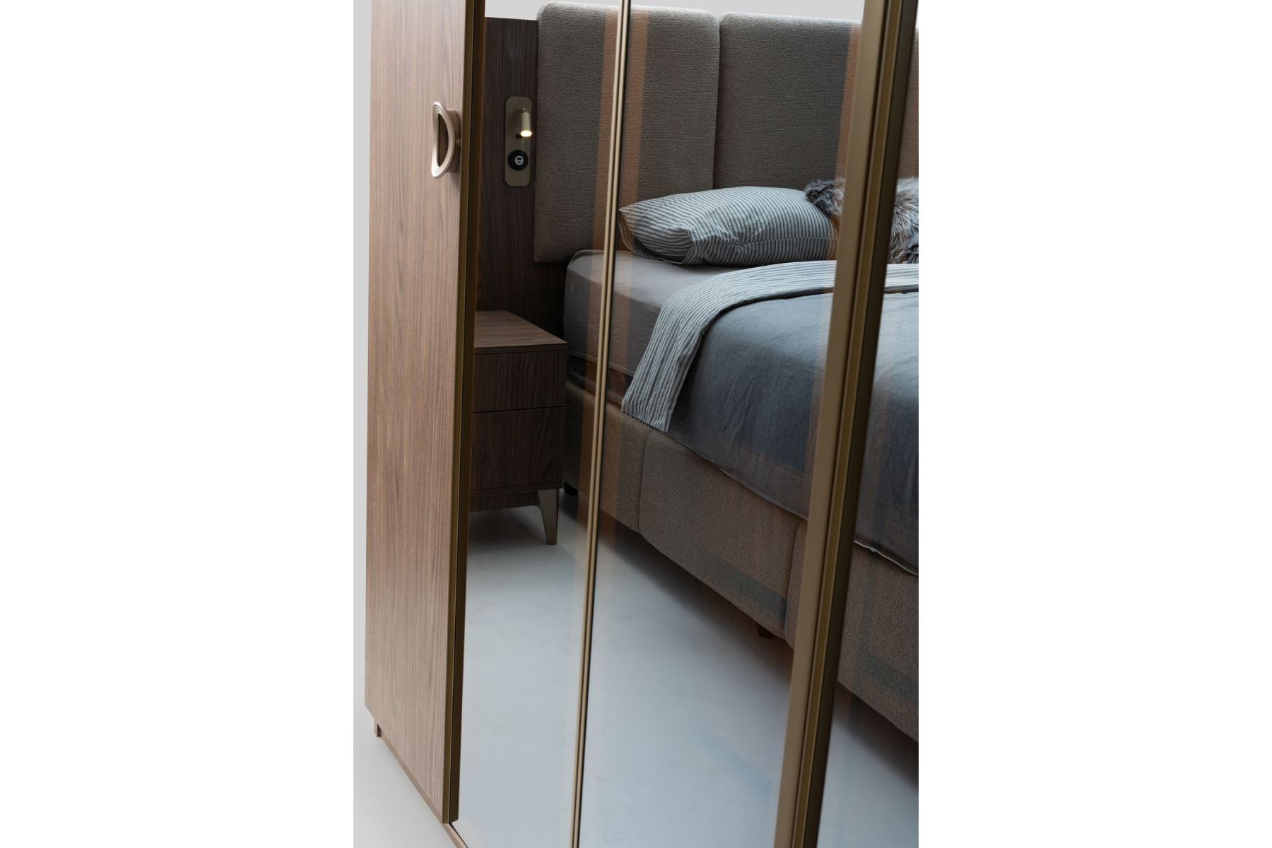 Nora 6 Kapılı Gardırop 