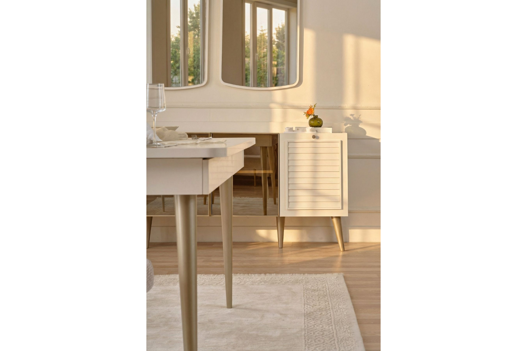 Hella Reflekte Camlı Konsol